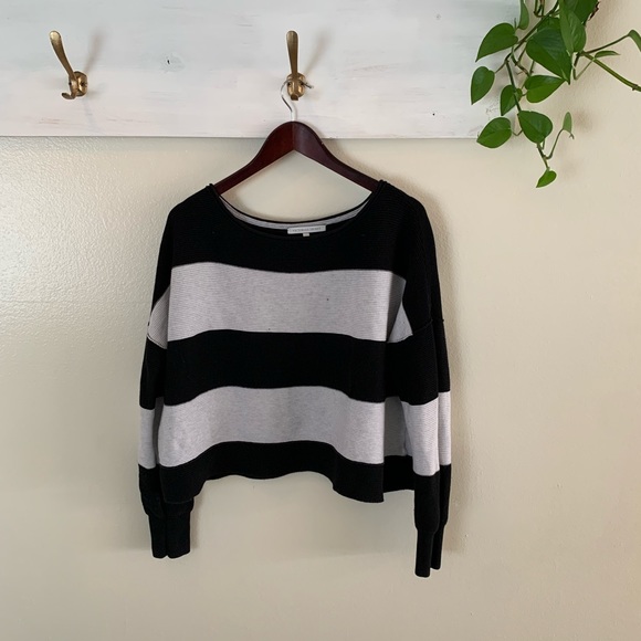 BLACK AND WHITE SWEATER - Picture 1 of 1